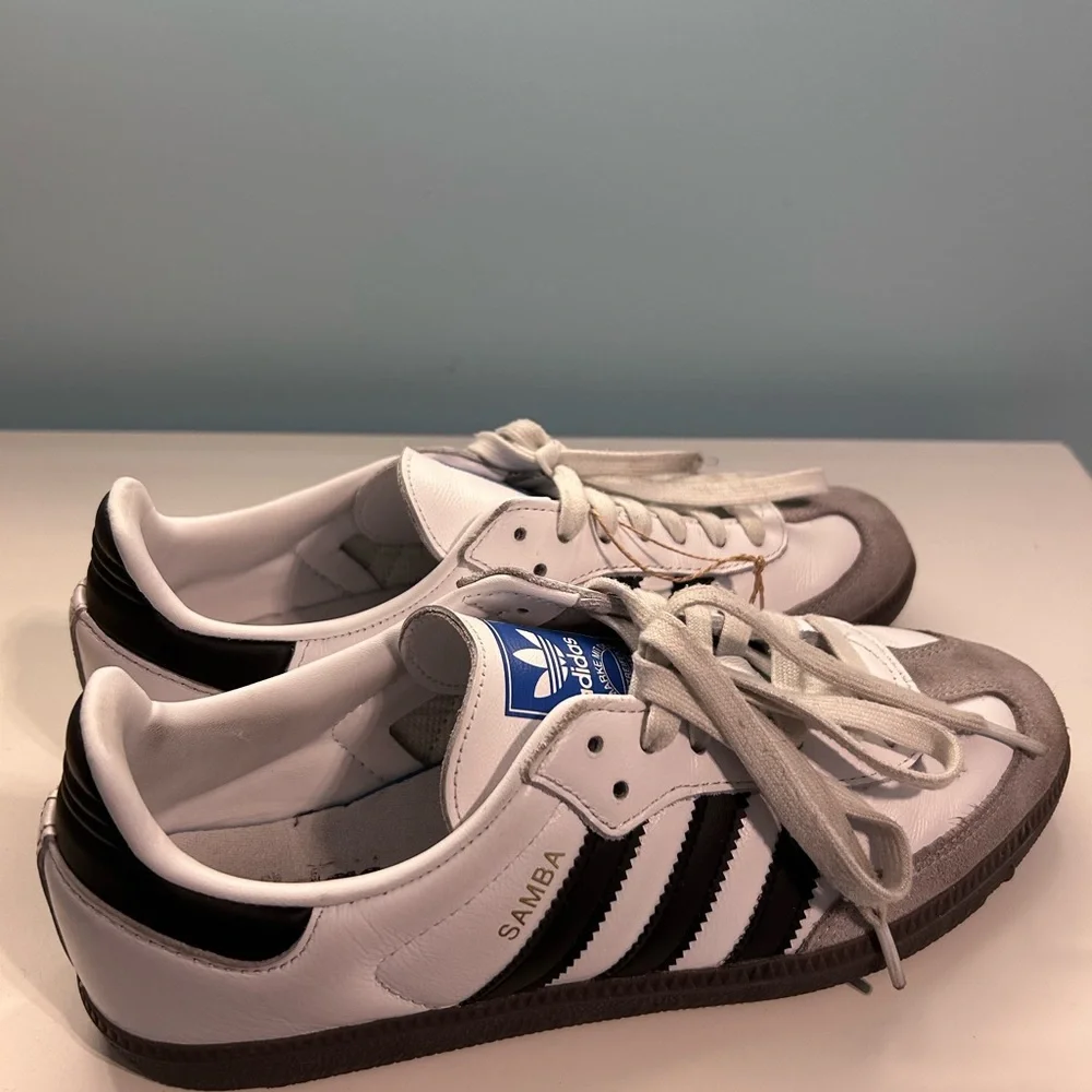Adidas White and Black Sneakers Classic Style - Picture 4 of 4